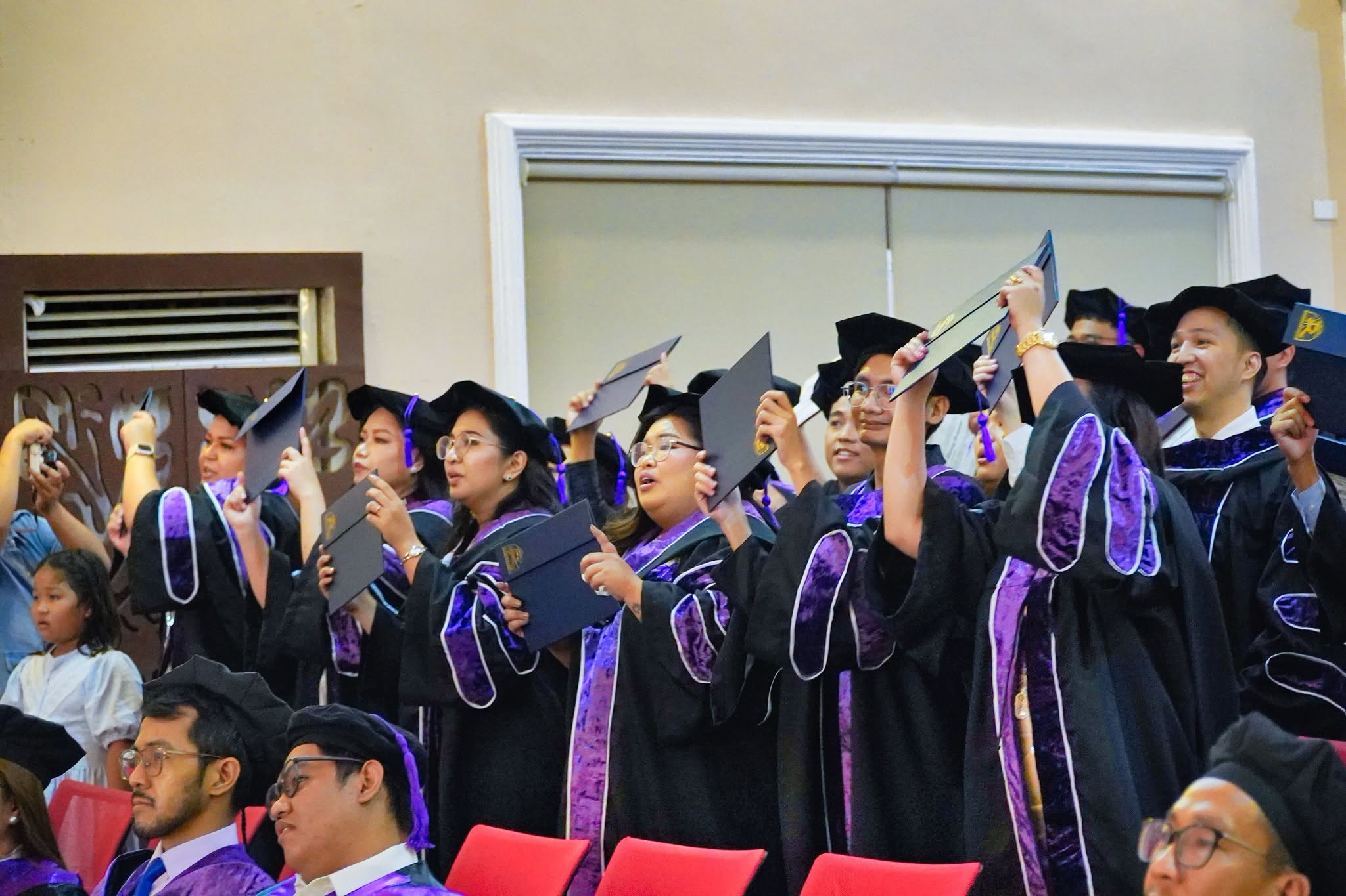 24TH-GRAD-COL-PHOTOSET photo 73